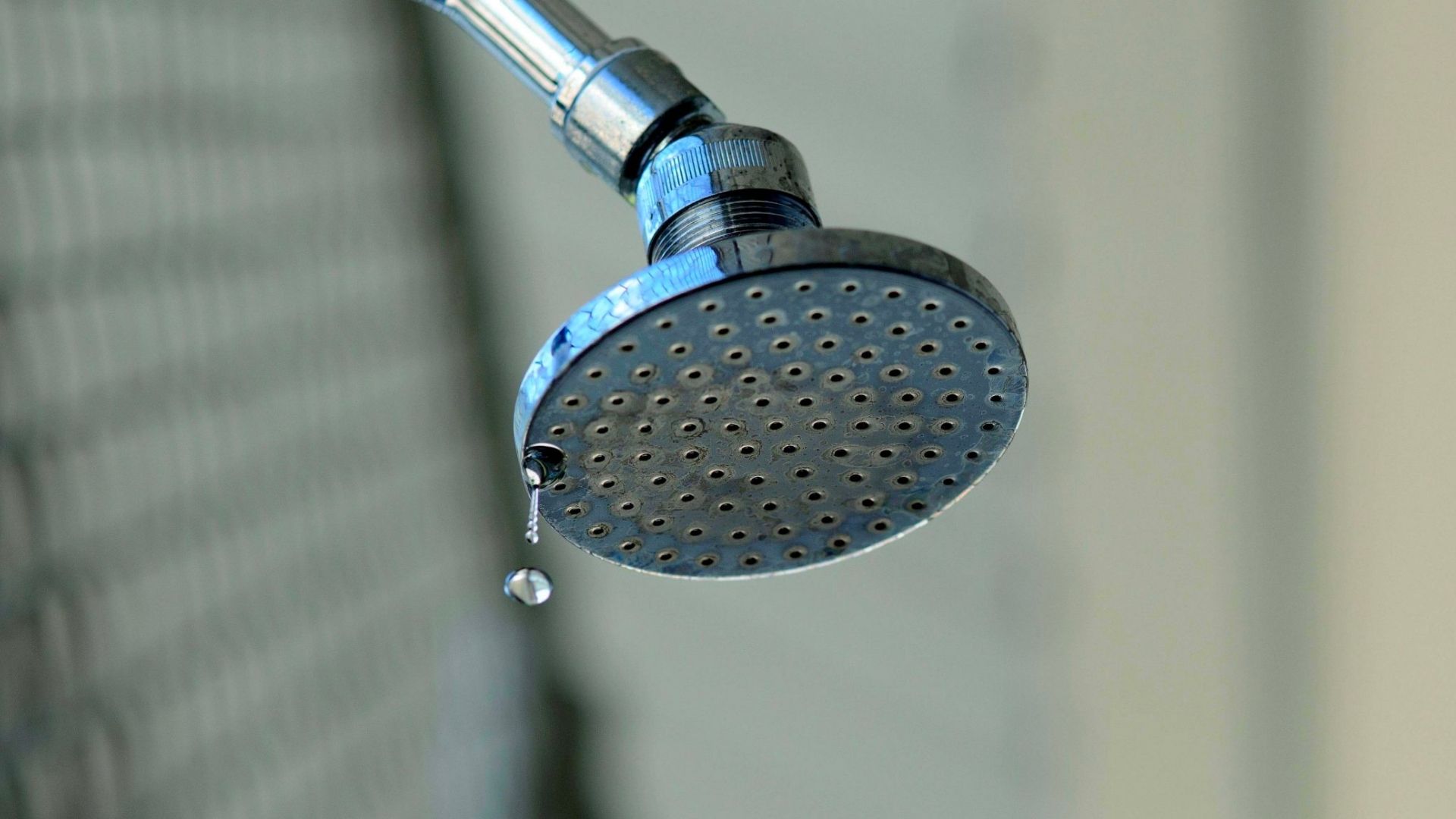 Shower With Droplet Shadow