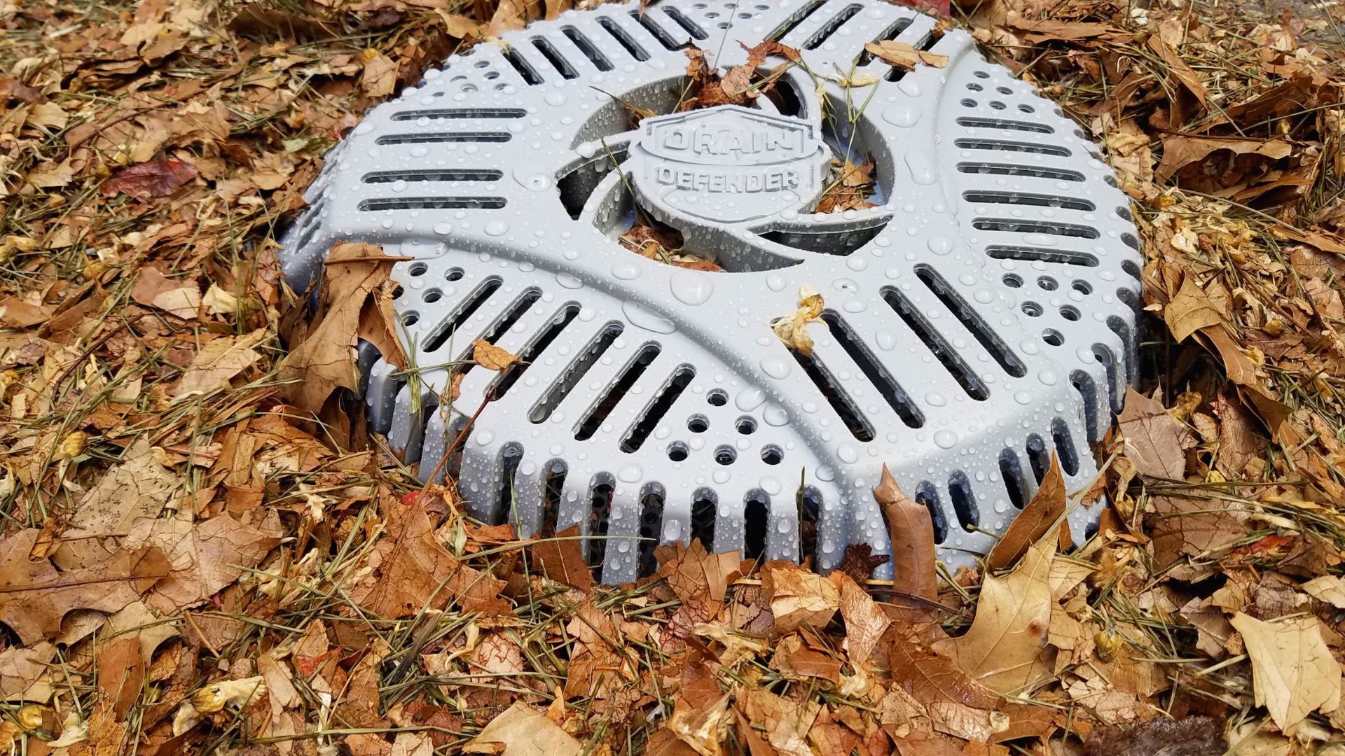 Plastic Cover Round Outdoor Drain With Leaves