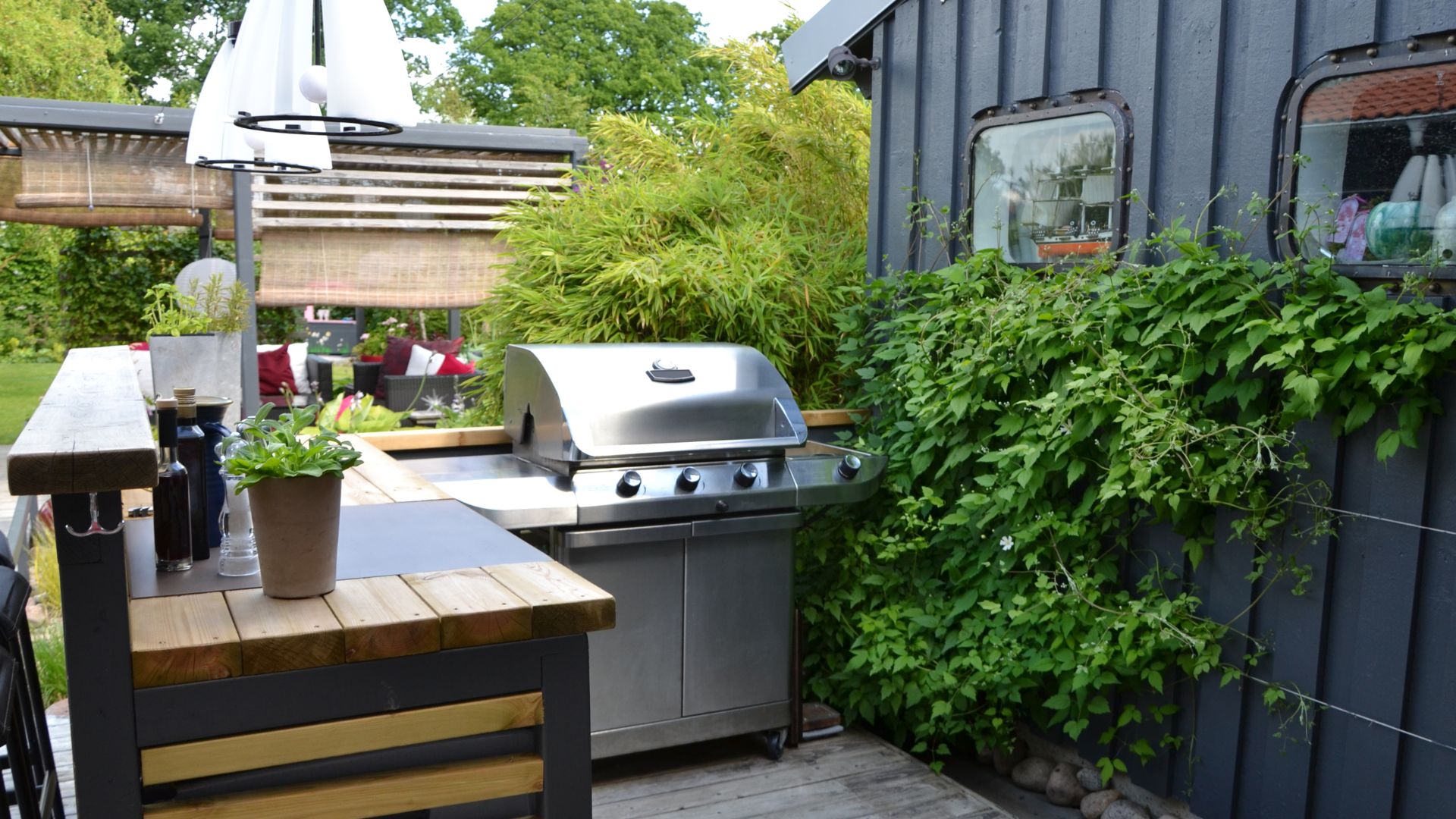 Outdoor Kitchen And Bbq Area